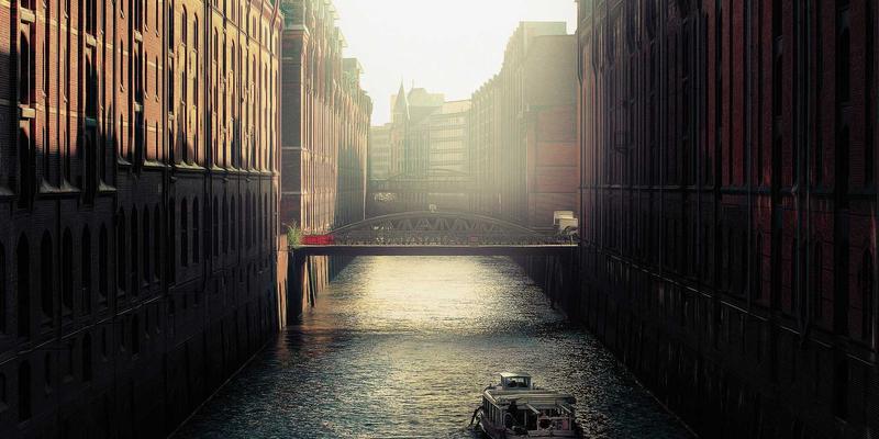 WJHFKS技术支持：多云与混合云环境下的网络服务集成与管理策略深度解析