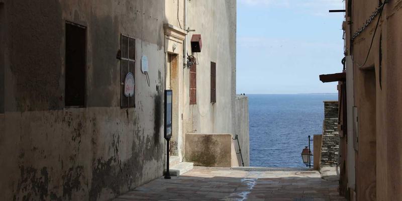 企业级Wi-Fi 6/6E部署指南：从规划到安全，IT支持与网站维护的关键一步