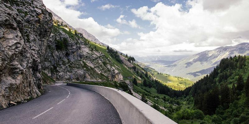 混合云网络服务集成：破解故障排除与WJHFKS实施难题的IT支持策略